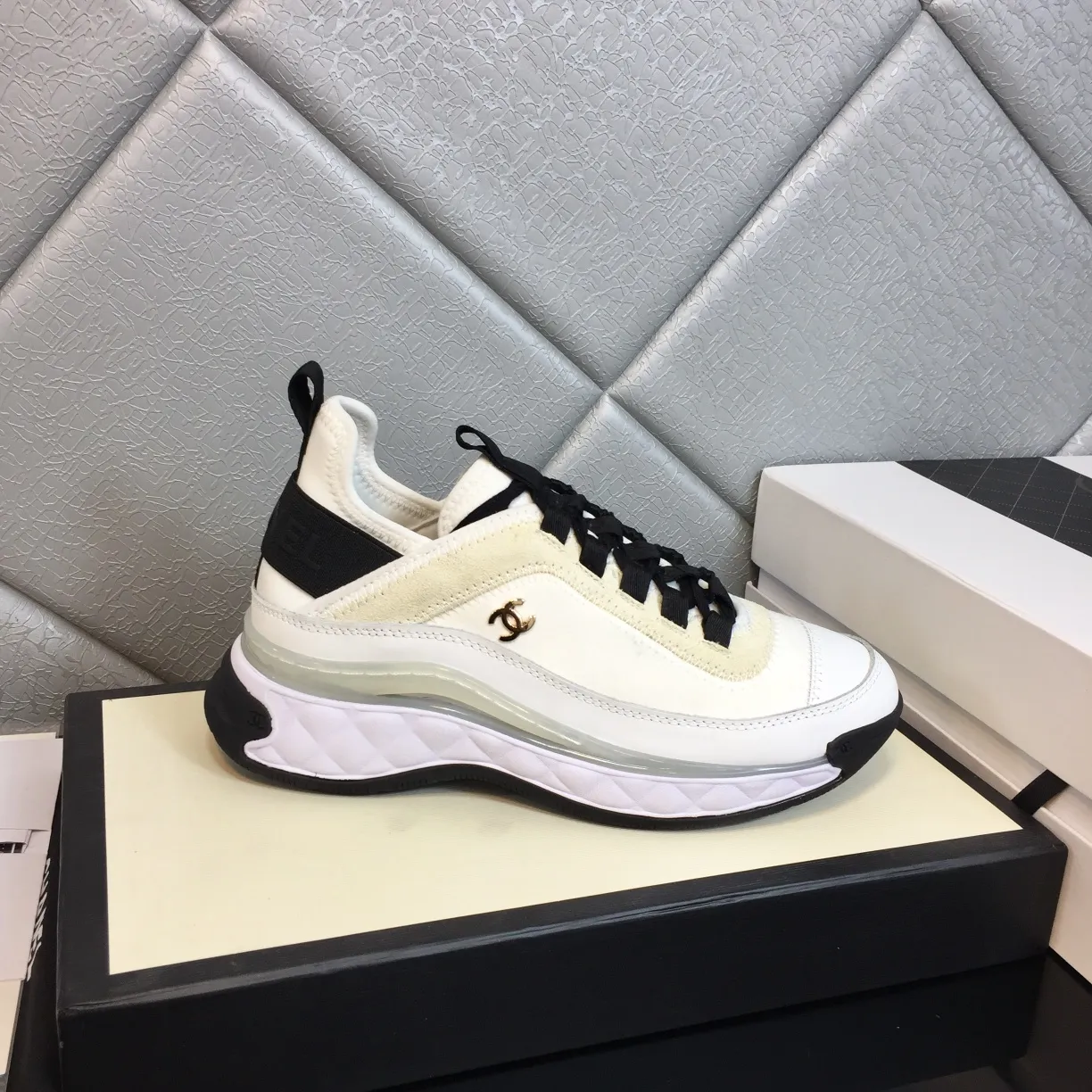 👟👟Ex-factory price 480👟👟 Women's shoes, women's clothing, sizes: 35-45 in stock, welcome to see the board for tasting details. Chanel Chanel Couple Style Xiaoxiang Casual Sports Shoes Dad Shoes Couple Style Counter original version 1:1, each color is accurately matched and internally marked. Black and gold logo. Fabric: Silk cowhide/Imported sheep tendon Outsole: T👟👟Ex-factory price U outsole/Transparent crystal bottom Comes with flip-top magnet box, complete package